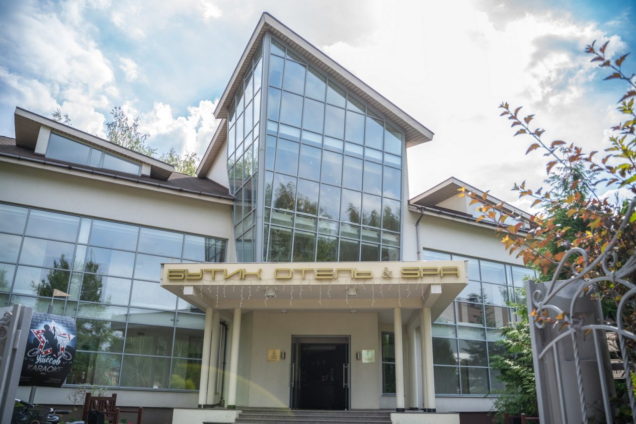 Отель Аристократ, Белоозёрский