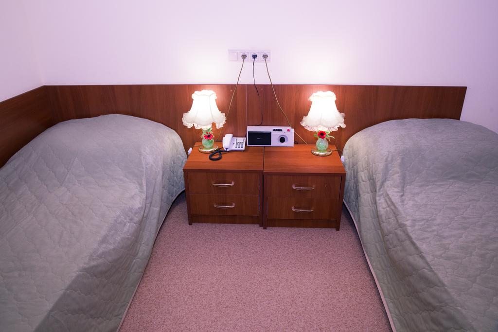 Двухместный (Стандартный двухместный номер с 2 отдельными кроватями) санатория Озеро Белое, Великодворье