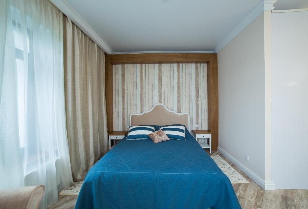 Двухместный (Номер с кроватью размера «queen-size» и балконом) отеля Лель, Уфа