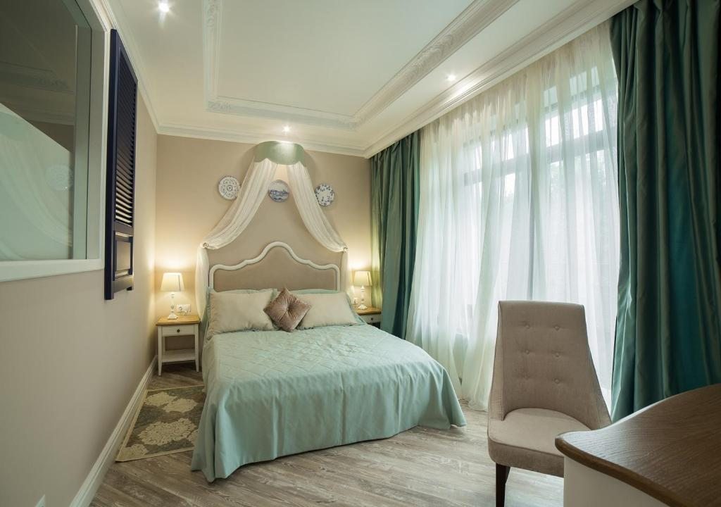 Сьюит (Люкс с кроватью размера «king-size» и балконом) отеля Лель, Уфа