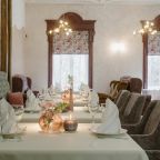РЕСТОРАН НА БЕРЕГУ РЕКИ