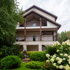 Объект находится в лесу, Отель Лель