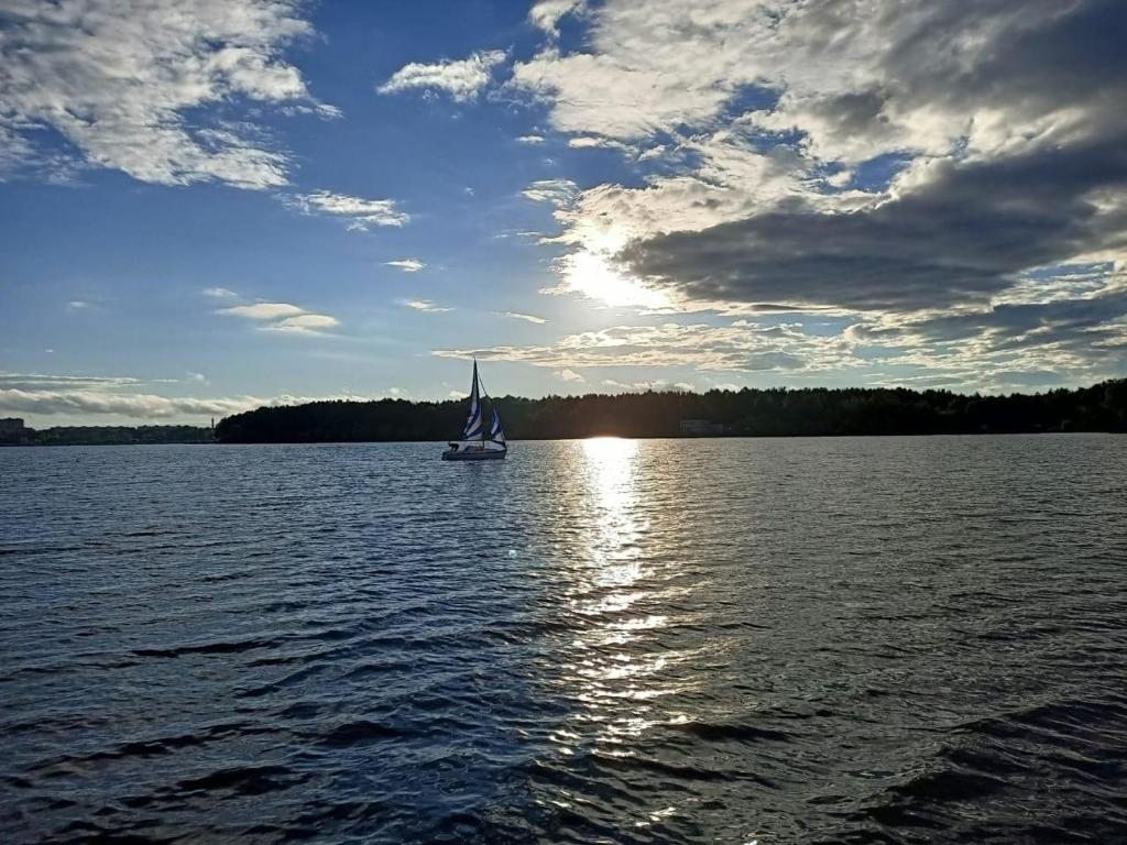 Прогулка на катере, Загородный отель Seneshal