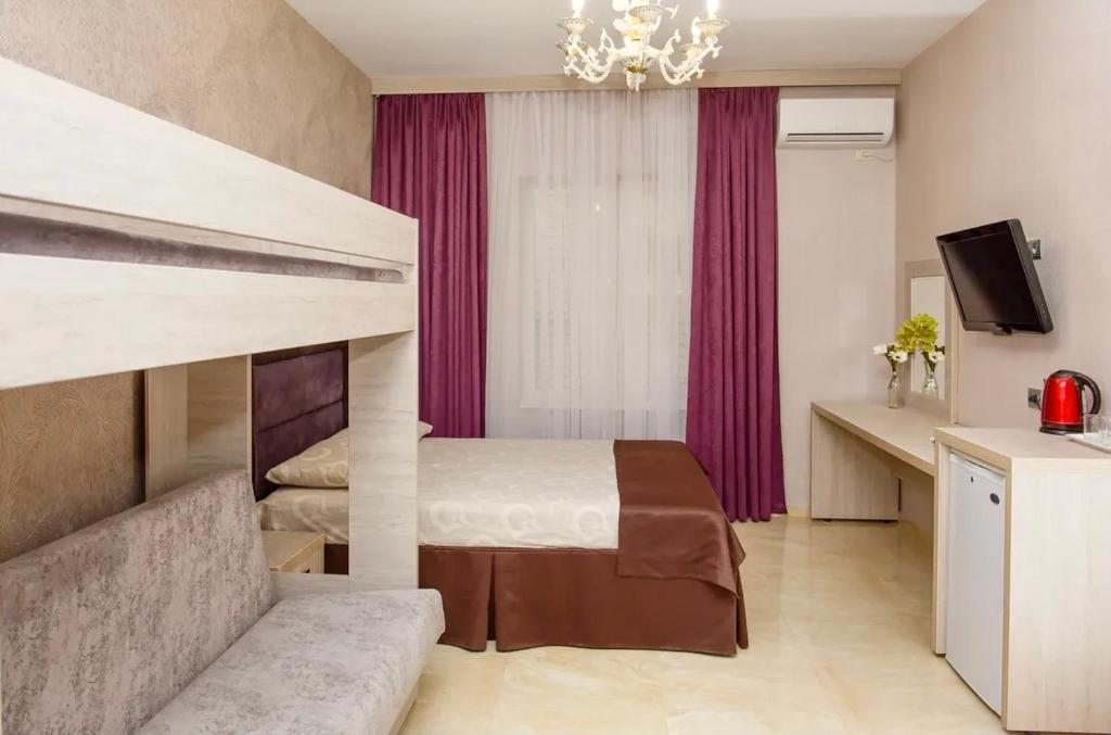Семейный (Семейный 2-х комнатный) отеля Кавказ, Лазаревское