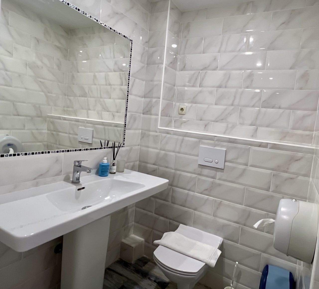 Трехместный (Стандарт+ с балконом), Отель Кавказ
