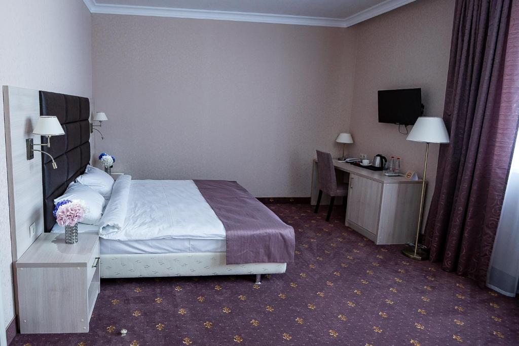 Двухместный (Большой двухместный номер с 1 кроватью) отеля Парк отель, Черкесск