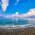 Общественный широкий галечный, Гостевой дом Aqua Life