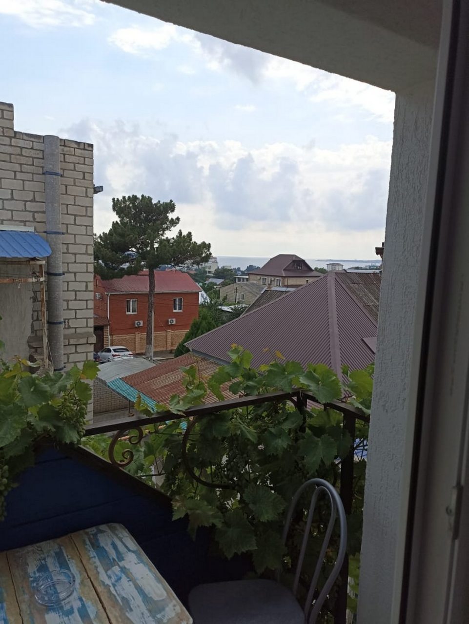 Трехместный (Трёхместный стандарт с балконом) гостевого дома На улице Киевская, Геленджик