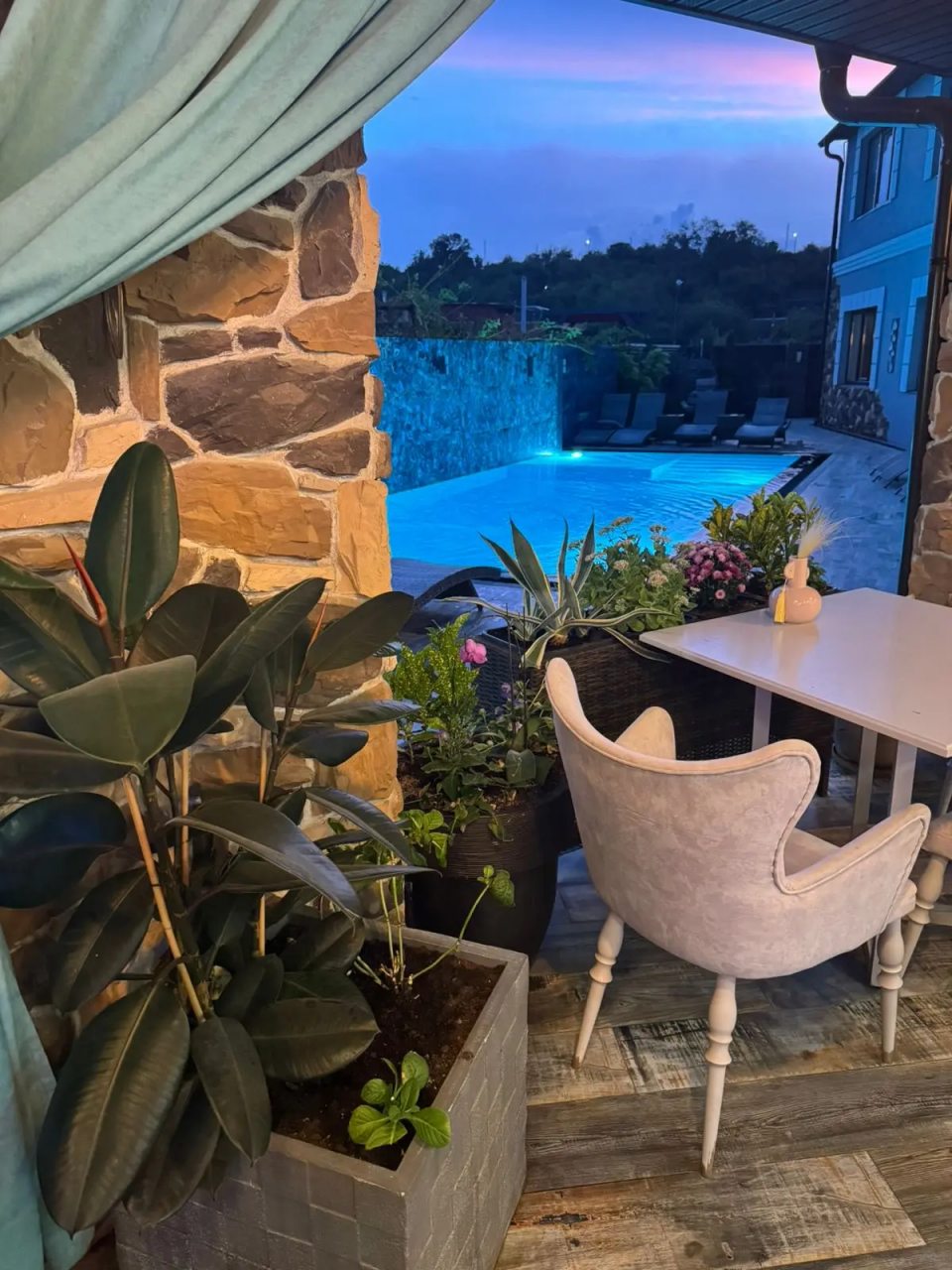 открытый теплый бассейн с детской зоной (01.10-30.04), Отель Villa Vita