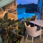 открытый теплый бассейн с детской зоной (01.10-30.04), Отель Villa Vita