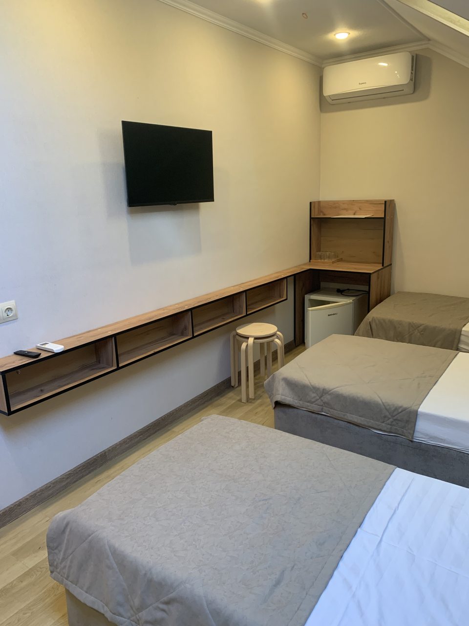 Трёхместный и более (Трехместный Стандарт Мансардный), Гостиница Фламинго