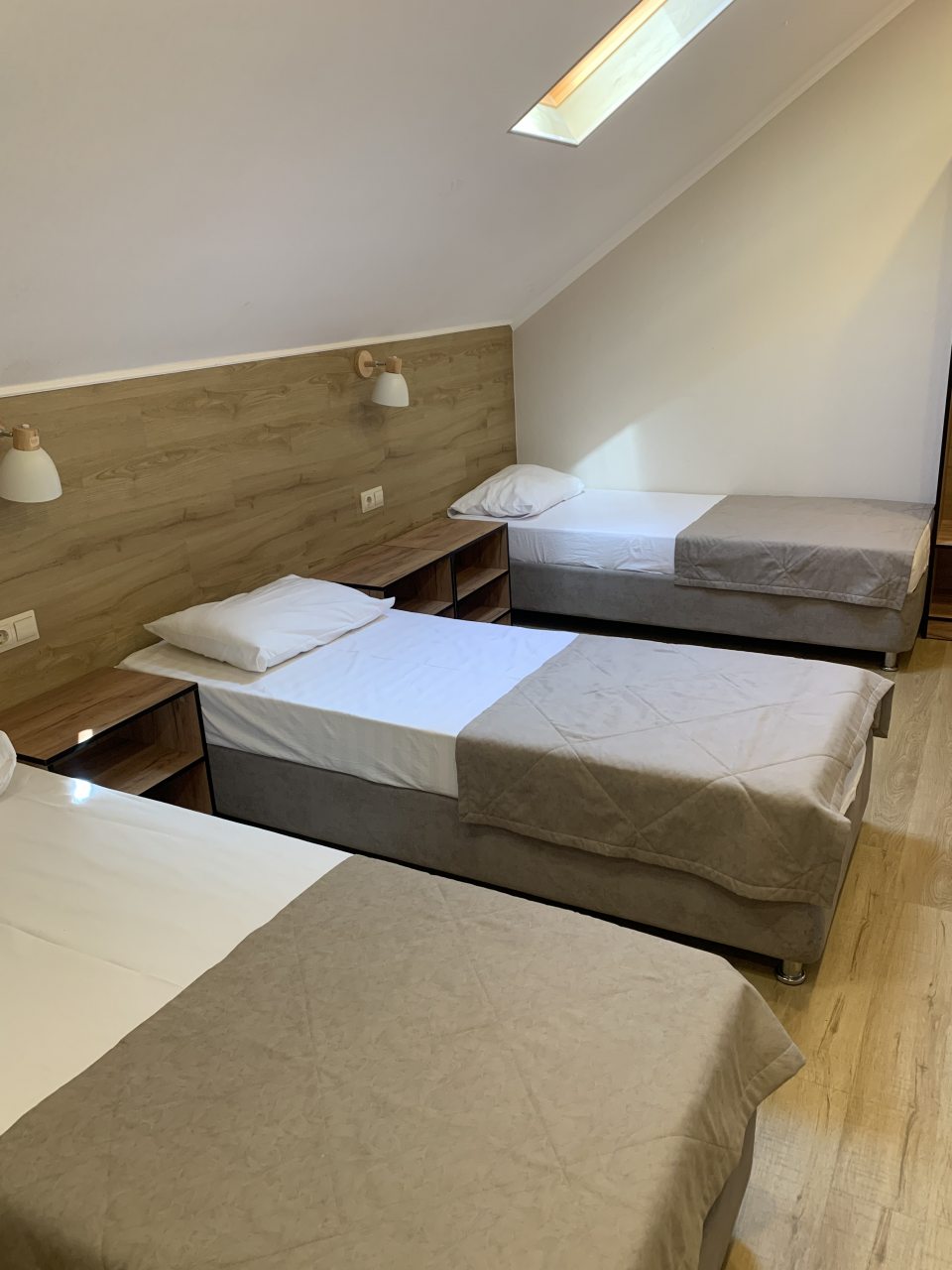 Трёхместный и более (Трехместный Стандарт Мансардный), Гостиница Фламинго