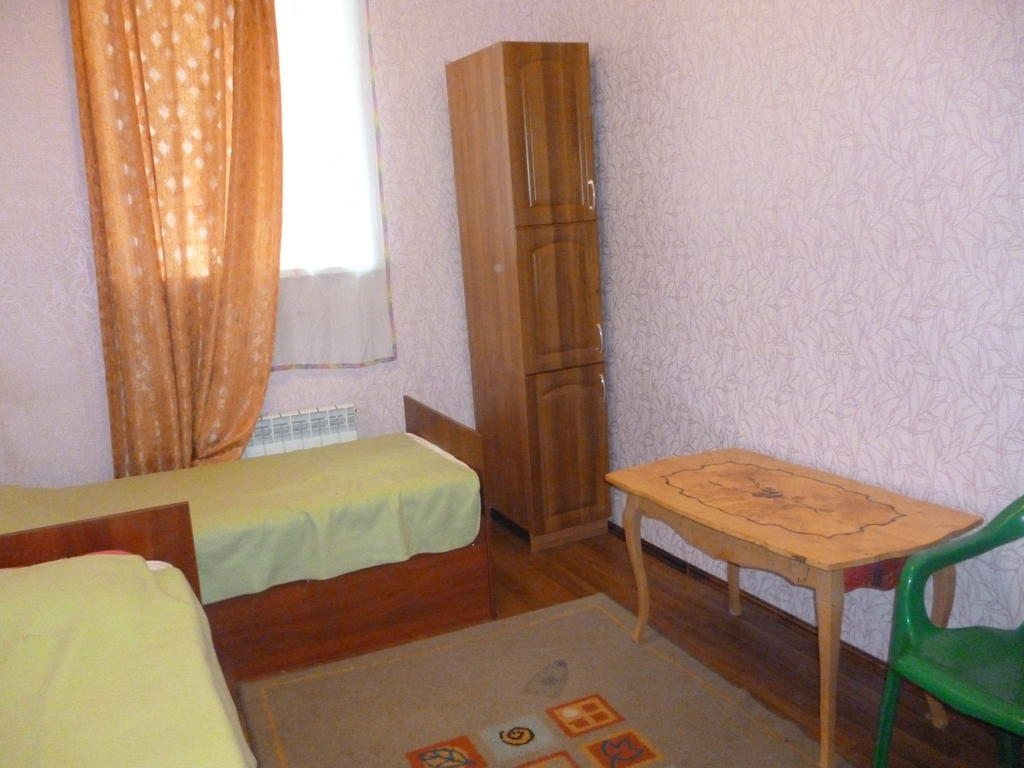 Двухместный (Двухместный номер с 1 кроватью или 2 отдельными кроватями и общей ванной комнатой) гостевого дома Алекс, Кисловодск