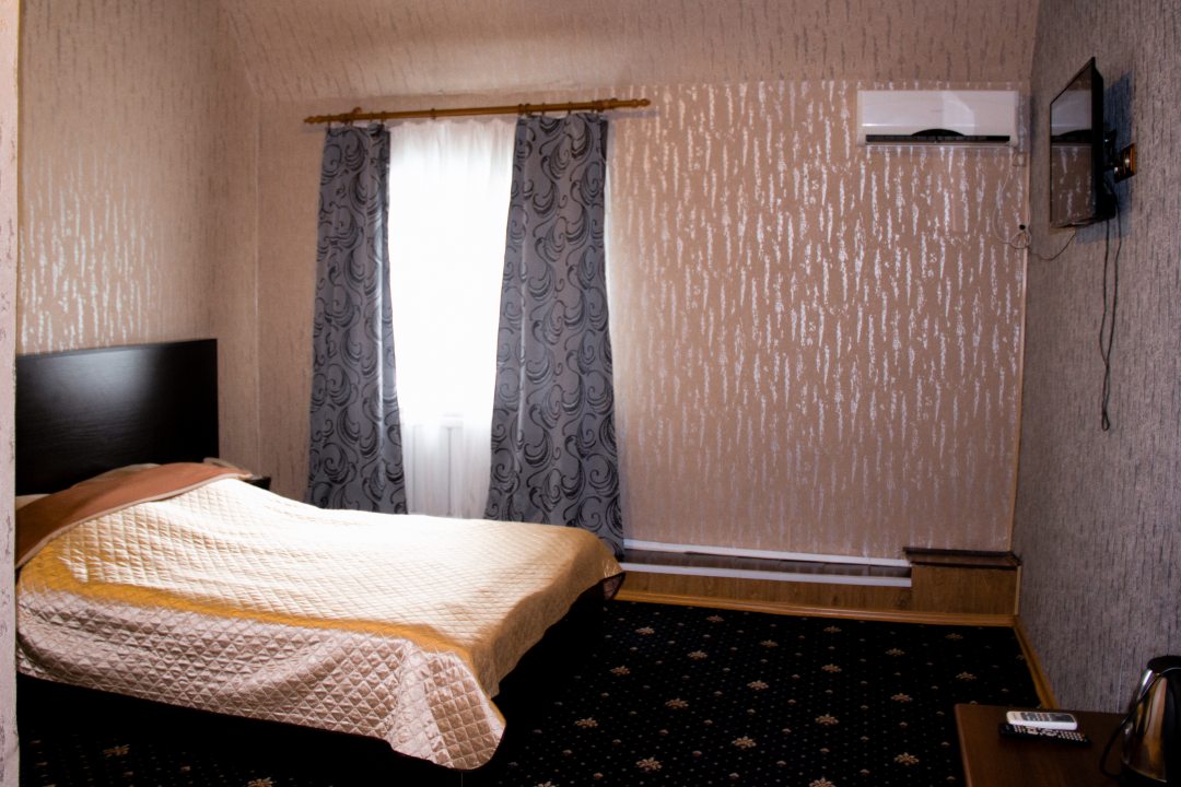 Двухместный (Номер СТАНДАРТ с балконом) гостиницы Классик, Уссурийск