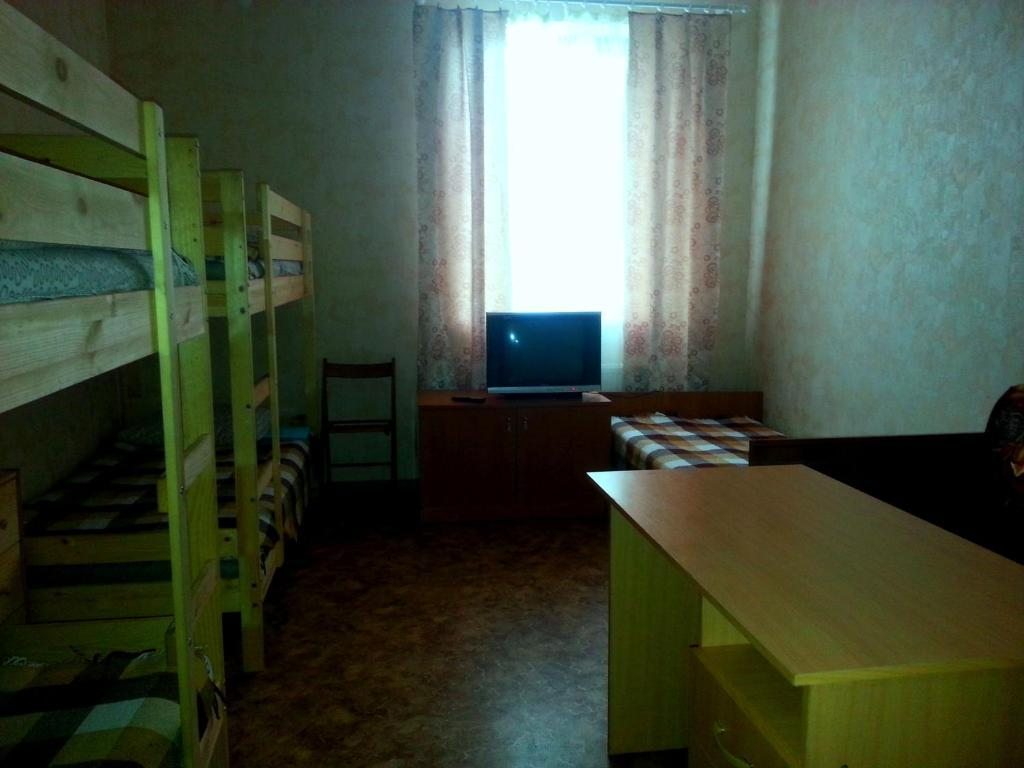 Пятиместный Женский (Спальное место на двухъярусной кровати в общем номере для женщин) гостевого дома Надежда, Таганрог