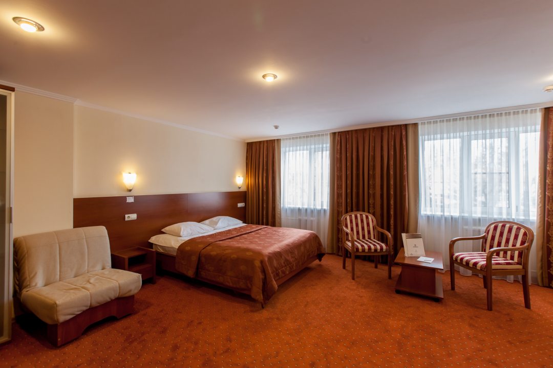 Полулюкс (Полулюкс с двуспальной кроватью) гостиницы ЕвроОтель, Ставрополь