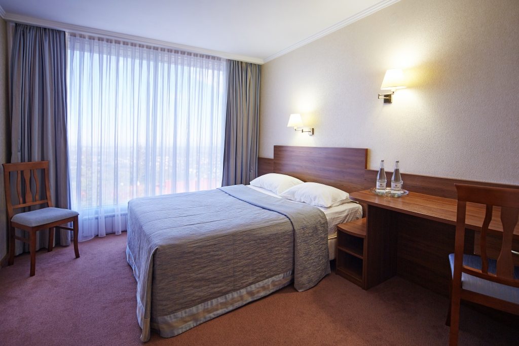 Двухместный (Бизнес с двуспальной кроватью) гостиницы ЕвроОтель, Ставрополь