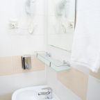 Ванная комната в номере Крокус-Отеля в Набережных Челнах