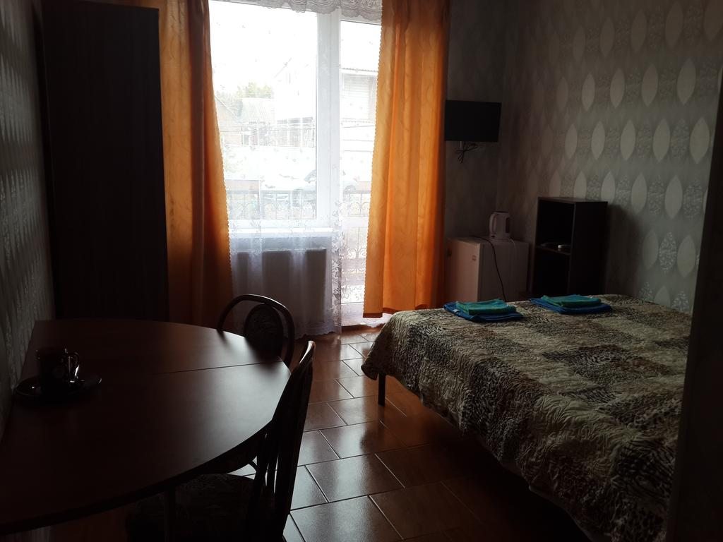 Двухместный (Двухместный номер Делюкс с 1 кроватью и балконом) отеля Гарибальди, Таганрог