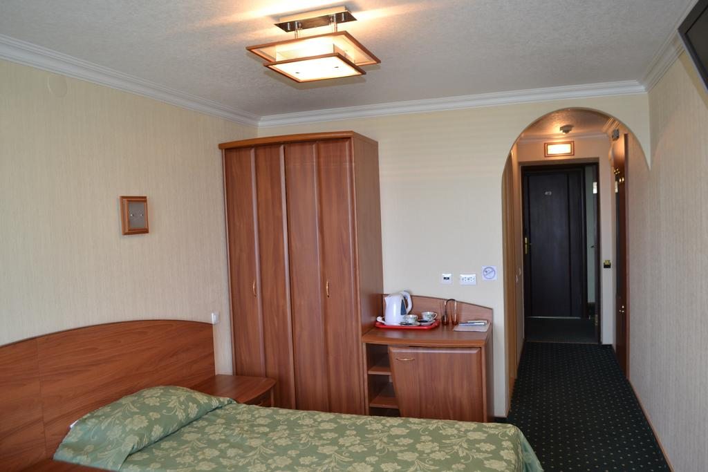 Двухместный (Стандартный двухместный номер с 2 отдельными кроватями и видом на море) санатория Тополь, Таганрог