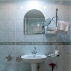 Полулюкс, Отель Ленинград