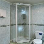 Полулюкс, Отель Ленинград