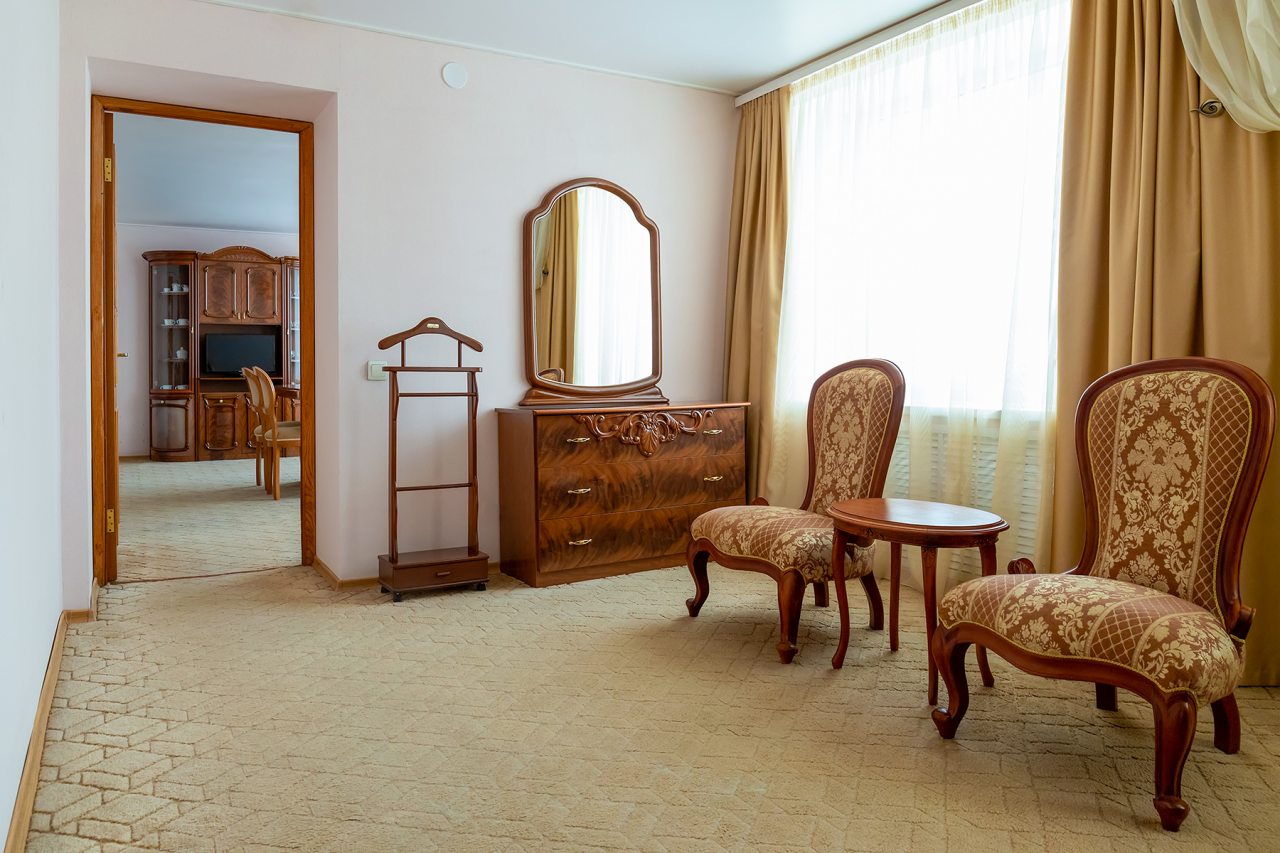 Люкс, Отель Ленинград