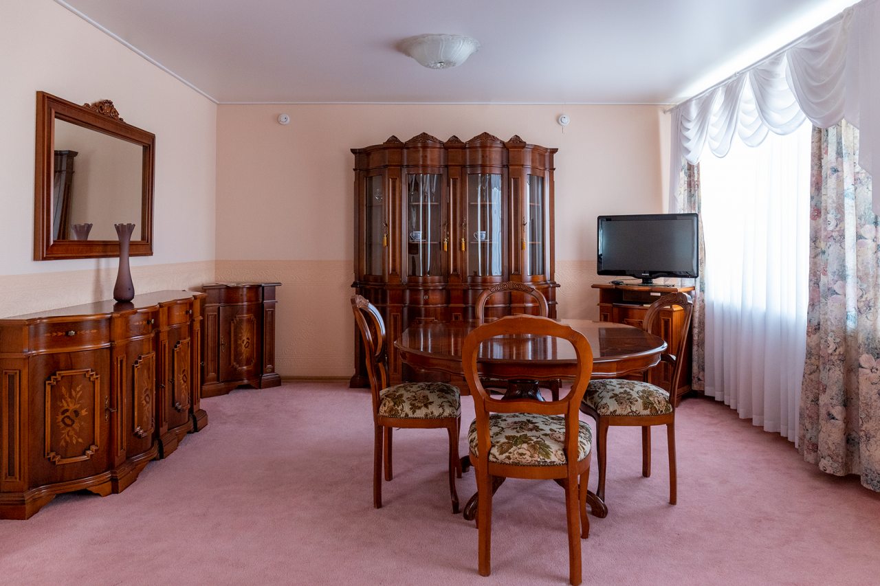 Люкс, Отель Ленинград