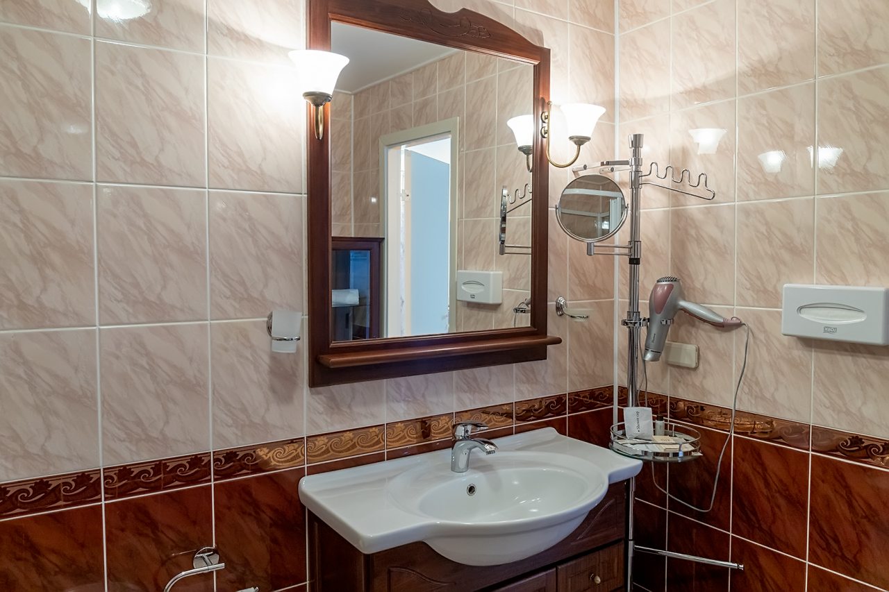 Люкс, Отель Ленинград