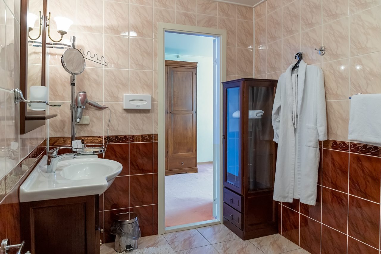 Люкс, Отель Ленинград