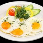 Яичница-глазунья (3 яйца)+сосиска