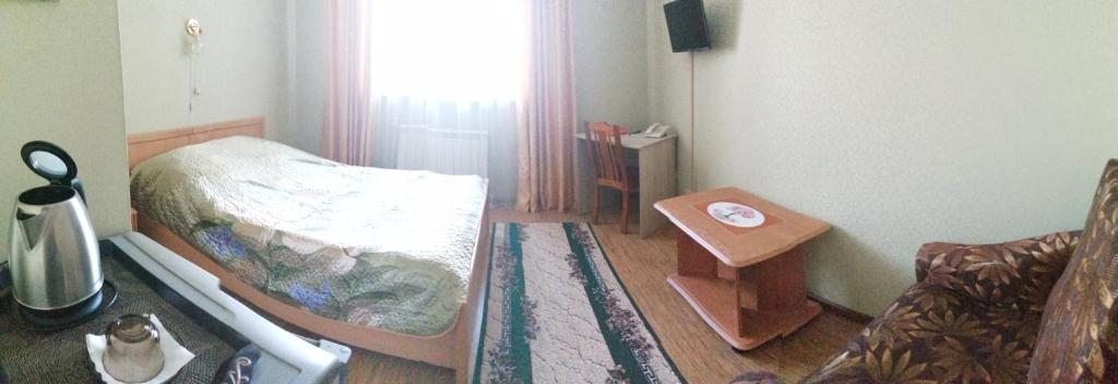 Двухместный (Улучшенный двухместный номер с 1 кроватью) гостевого дома Азалия, Череповец