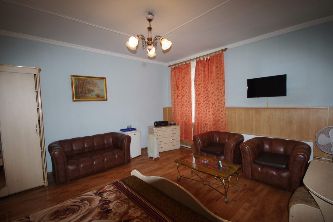 Двухместный (Улучшенный двухместный номер с 1 кроватью) мини-отеля Турист на Шебелинской, Новокузнецк