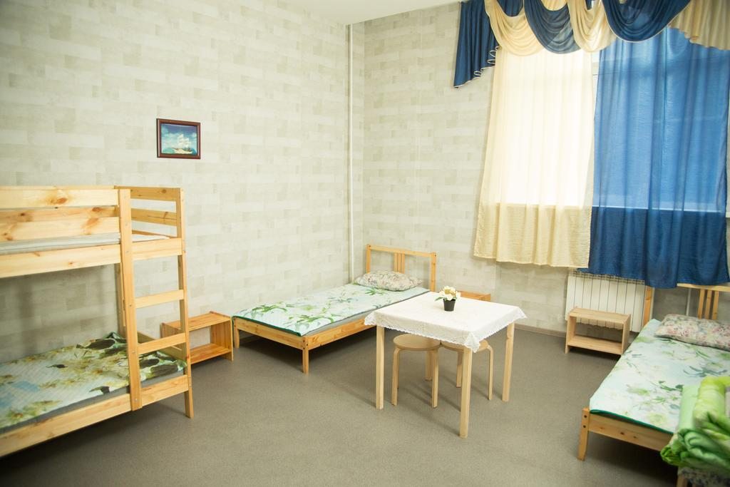 Номер (Кровать в общем 6-местном номере) хостела Пушкинъ, Новокузнецк