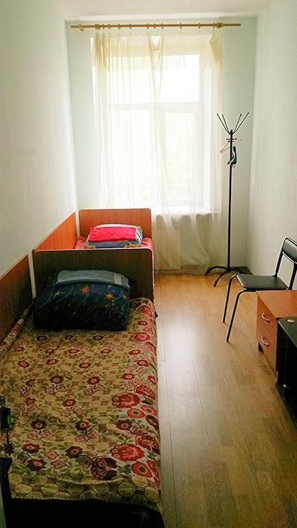 Двухместный (Двухместный номер эконом-класса с 2 отдельными кроватями) хостела Граффити Череповец