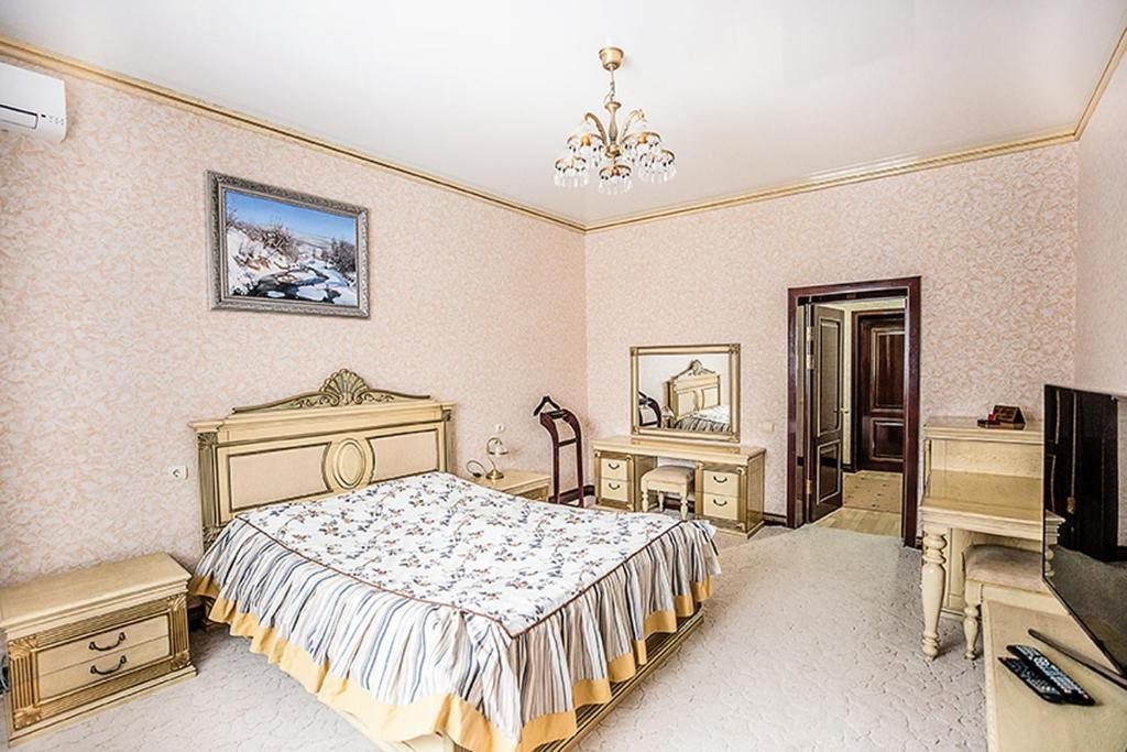 Двухместный (Номер Делюкс с кроватью размера «king-size») отеля В Боровске