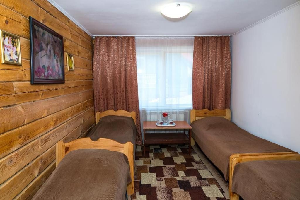 Четырехместный (Улучшенный четырехместный номер) отеля Рассветы над Бией, Бийск