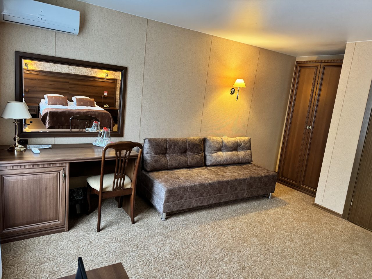 Студио, Гостиница Юбилейная