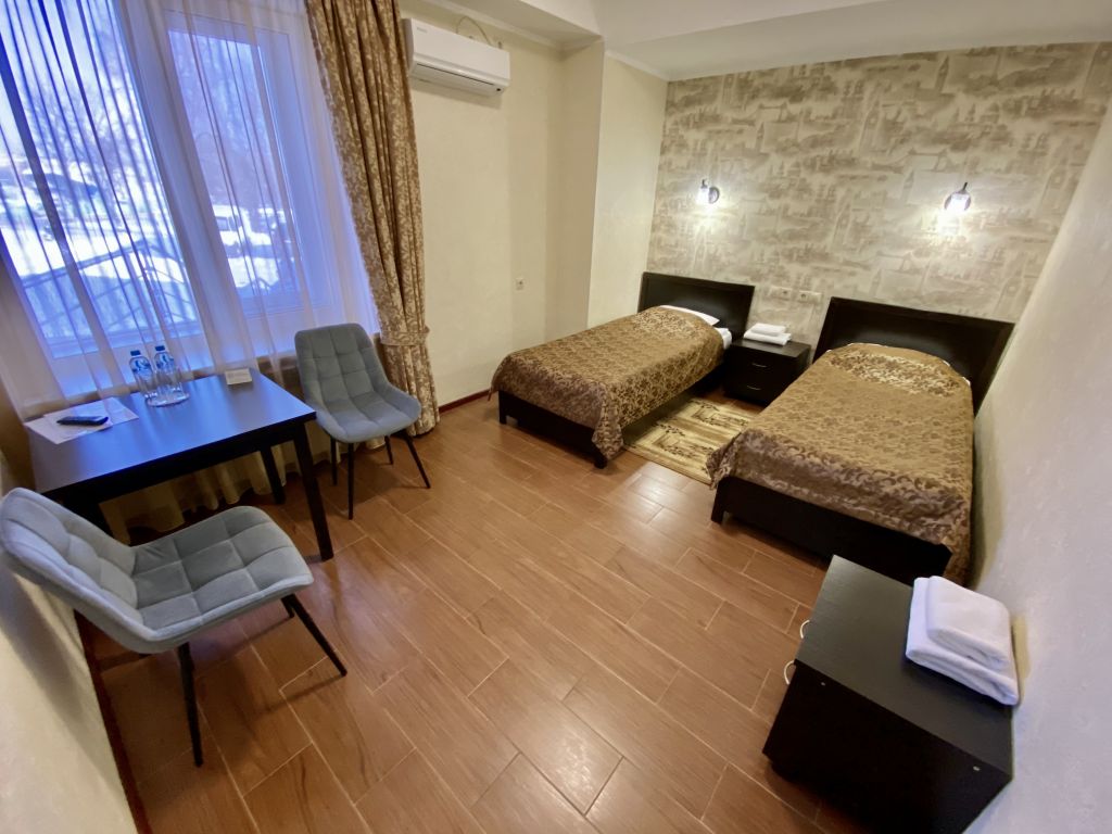 Двухместный (Комфорт, С 2-мя односпальными кроватями) гостиничного комплекса Белые росы, Белгород