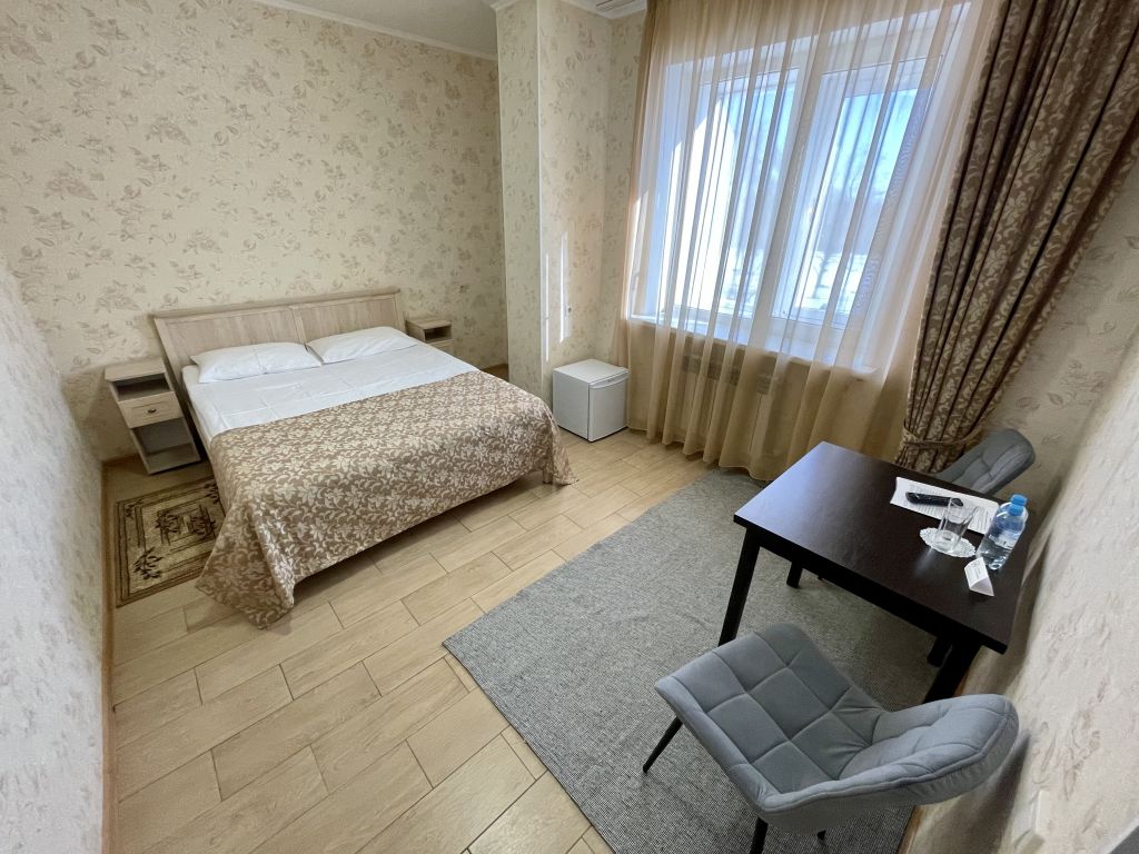 Двухместный (Комфорт, с двуспальной кроватью) гостиничного комплекса Белые росы, Белгород