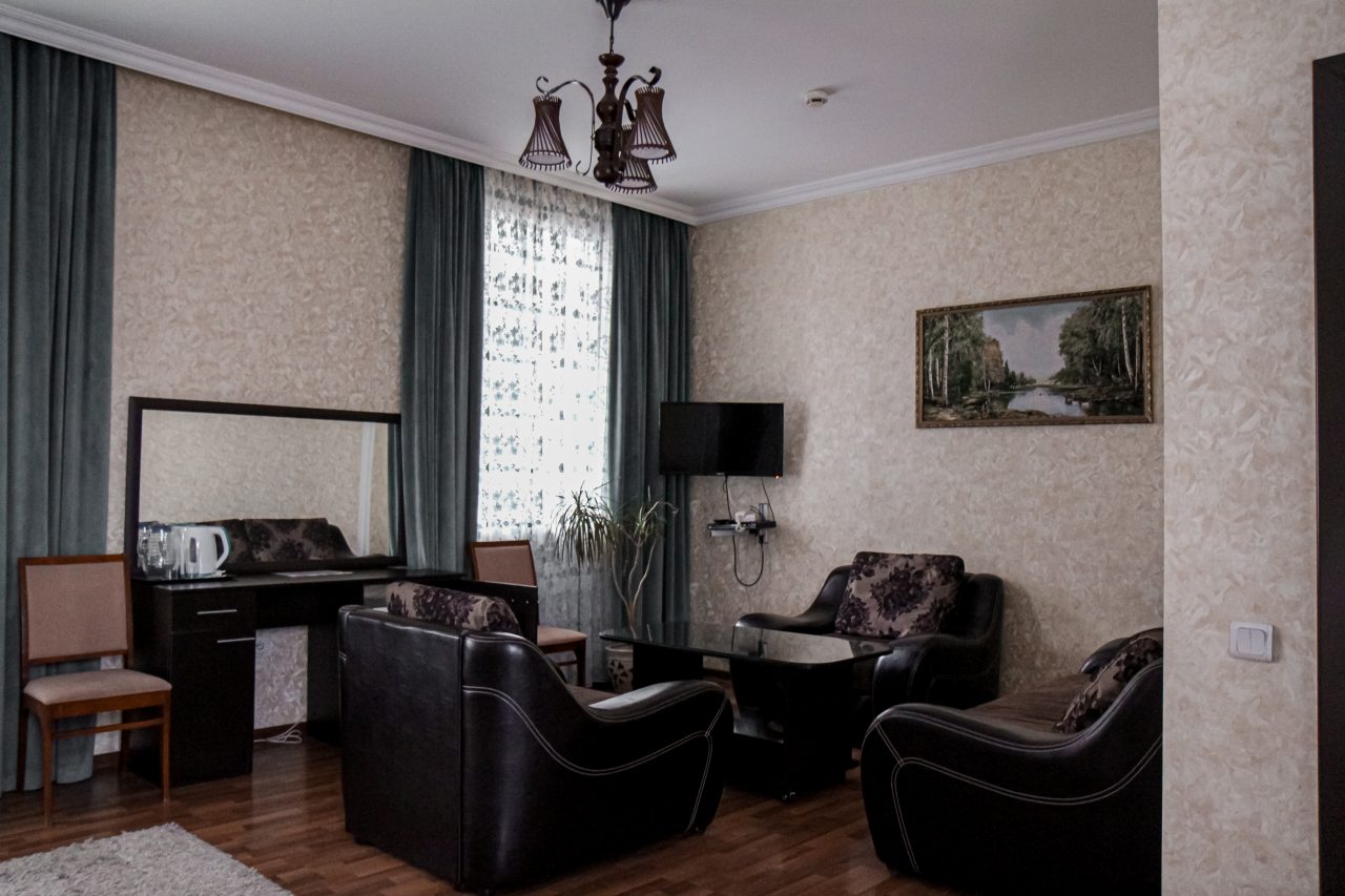 Сюит (Gunior), Гостиница Космос