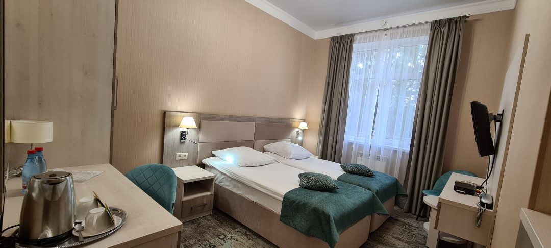 Двухместный (Стандарт с 2 отдельными кроватями) мини-отеля Крокус SPA, Ессентуки
