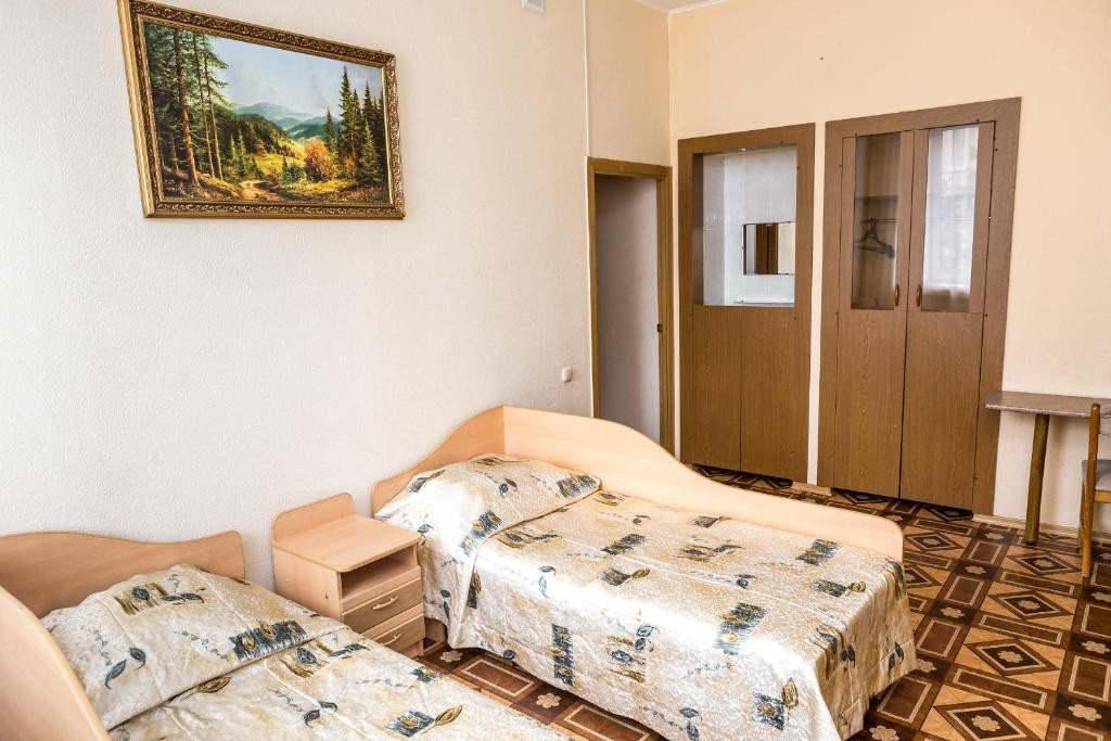 Двухместный (Двухместный номер эконом-класса с 2 отдельными кроватями) отеля Малахит, Челябинск