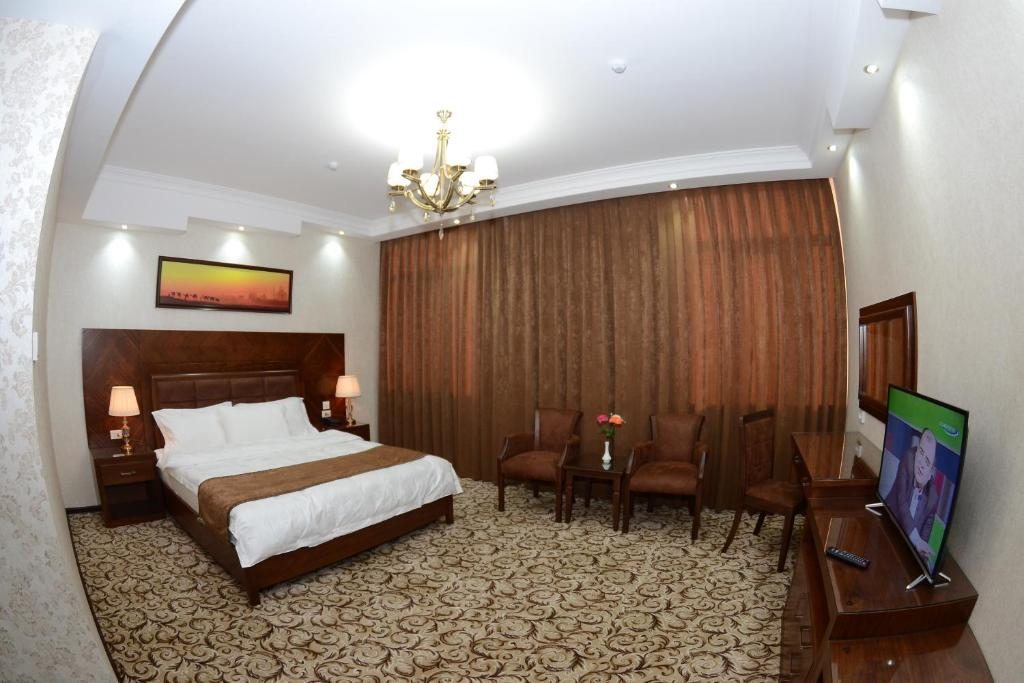 Сьюит (Улучшенный люкс с кроватью размера «king-size») отеля Hotel Sultan, Карши