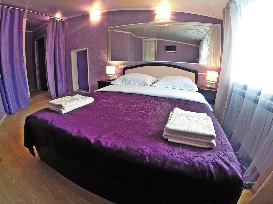 Двухместный (Стандарт улучшенный с одной двуспальной кроватью и диваном-кроватью) гостевого дома Мия, Домодедово
