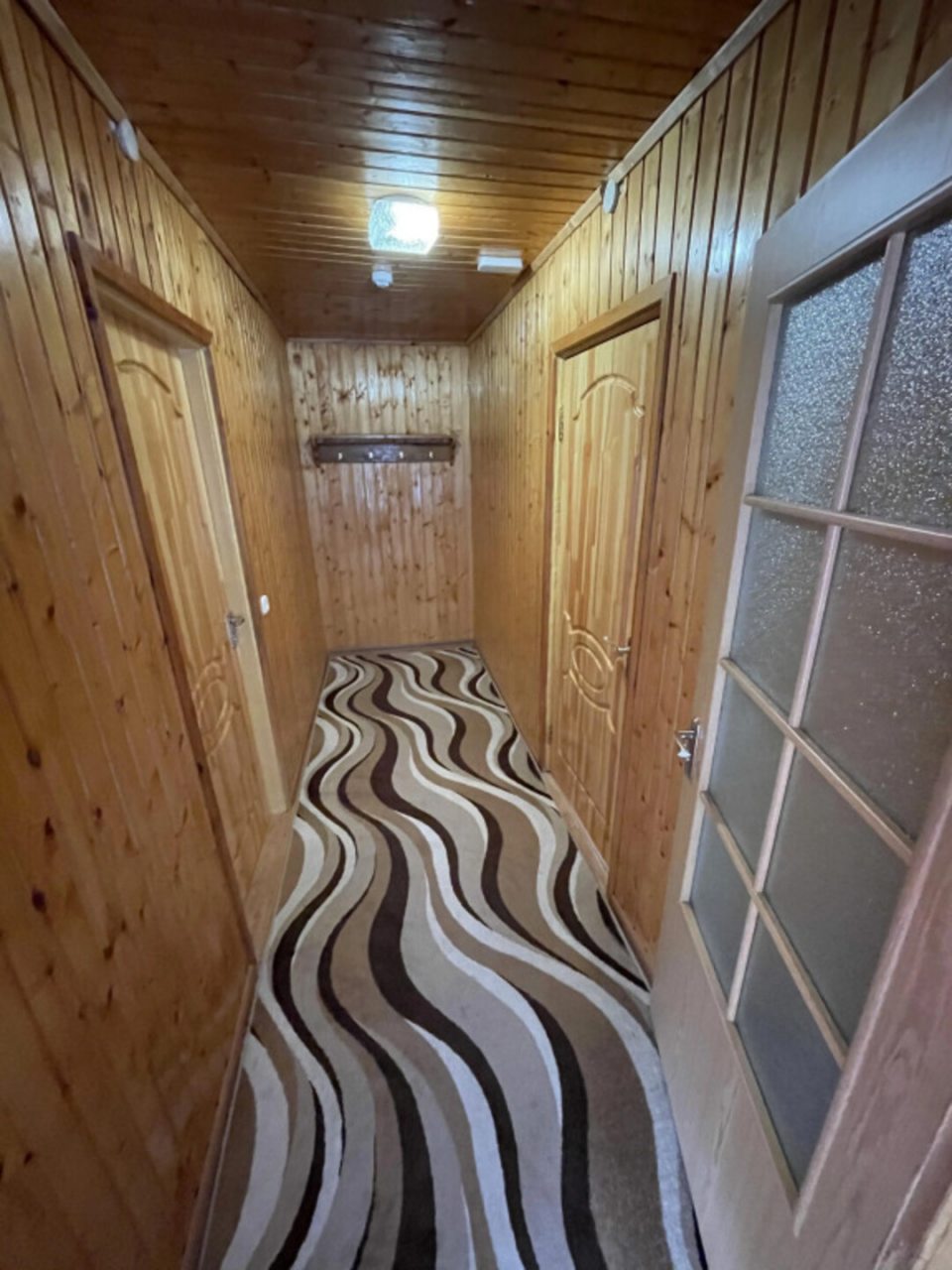 Коридор двухместного стандартного номера с общей ванной