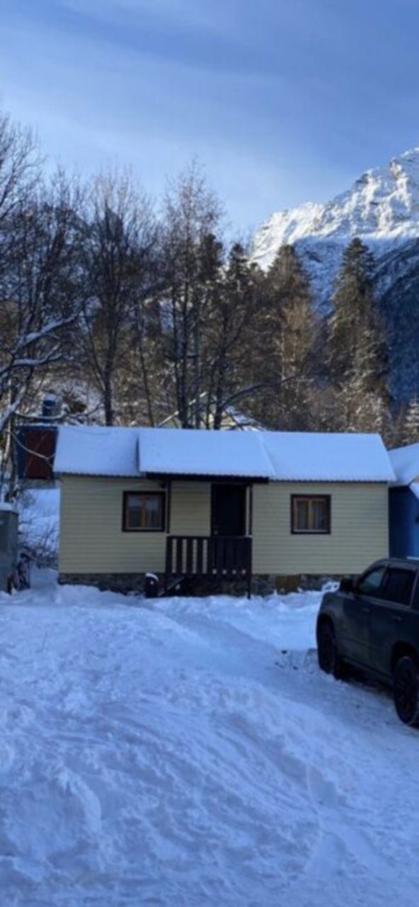 Вид снаружи двухместного эконом-номер с общей ванной