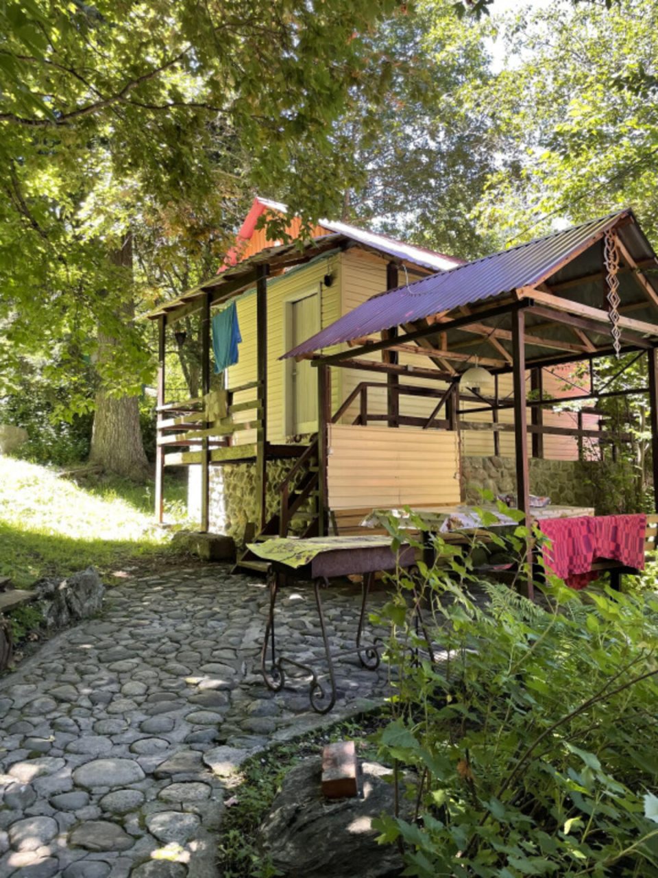 Двухместный коттедж снаружи