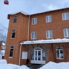 Вход в корпус с улучшенными двухместными номерами