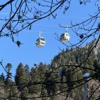 Вид на канатную дорогу.